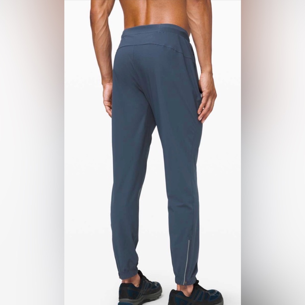 LULULEMON men’s size XS SURGE training pants